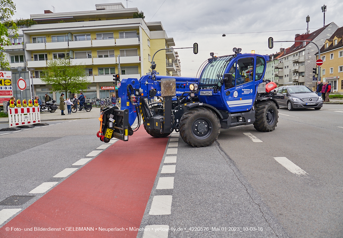 01.05.2023 - Maibaumaufstellung in Berg am Laim